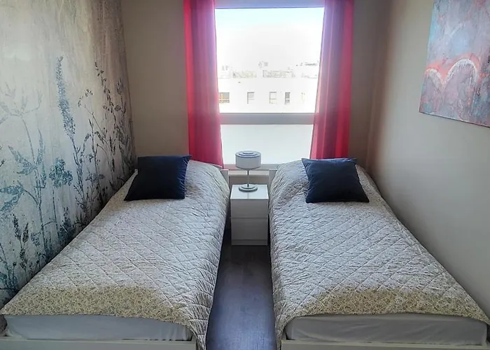 Apartment Rzeczanska Poznan, 50m2, Dwie Sypialnie Z Salonem I Aneksem Kuchennym, Balkon, Parking Podziemny, Czwarte Pietro, Winda, Nowy Blok Posen